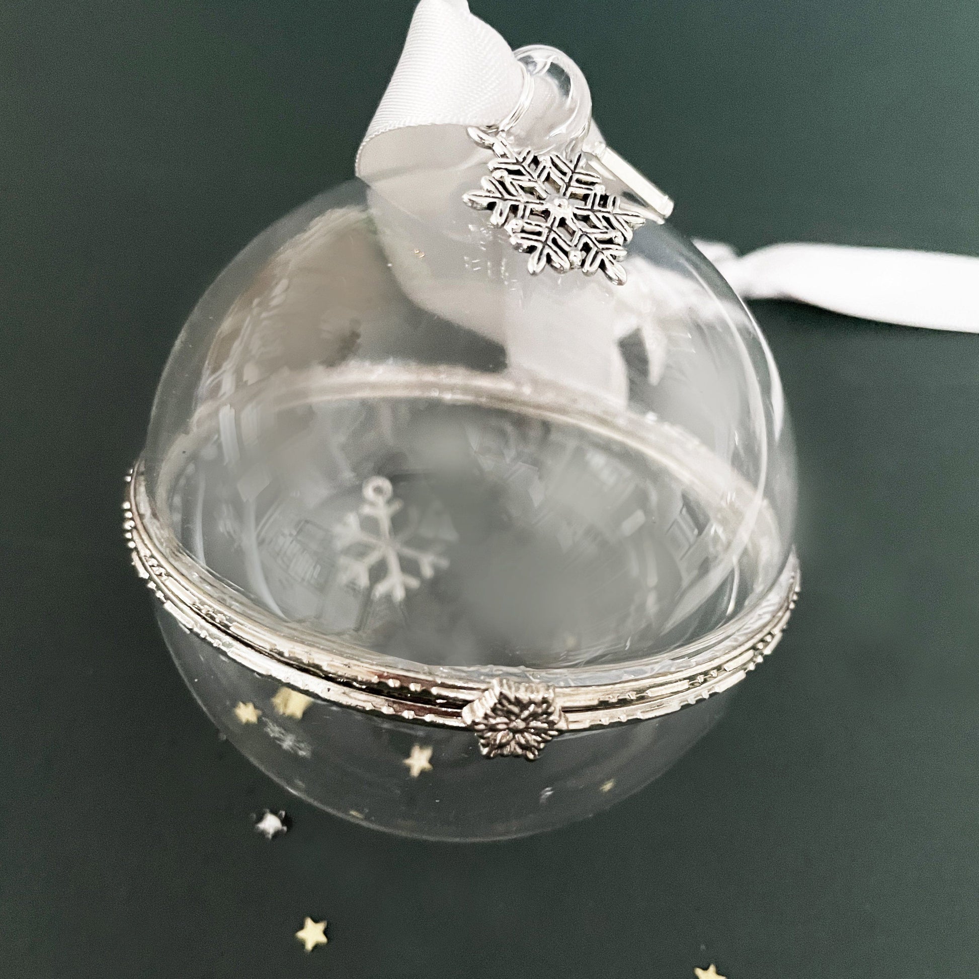 Opening Christmas Trinket Bauble with snowflake